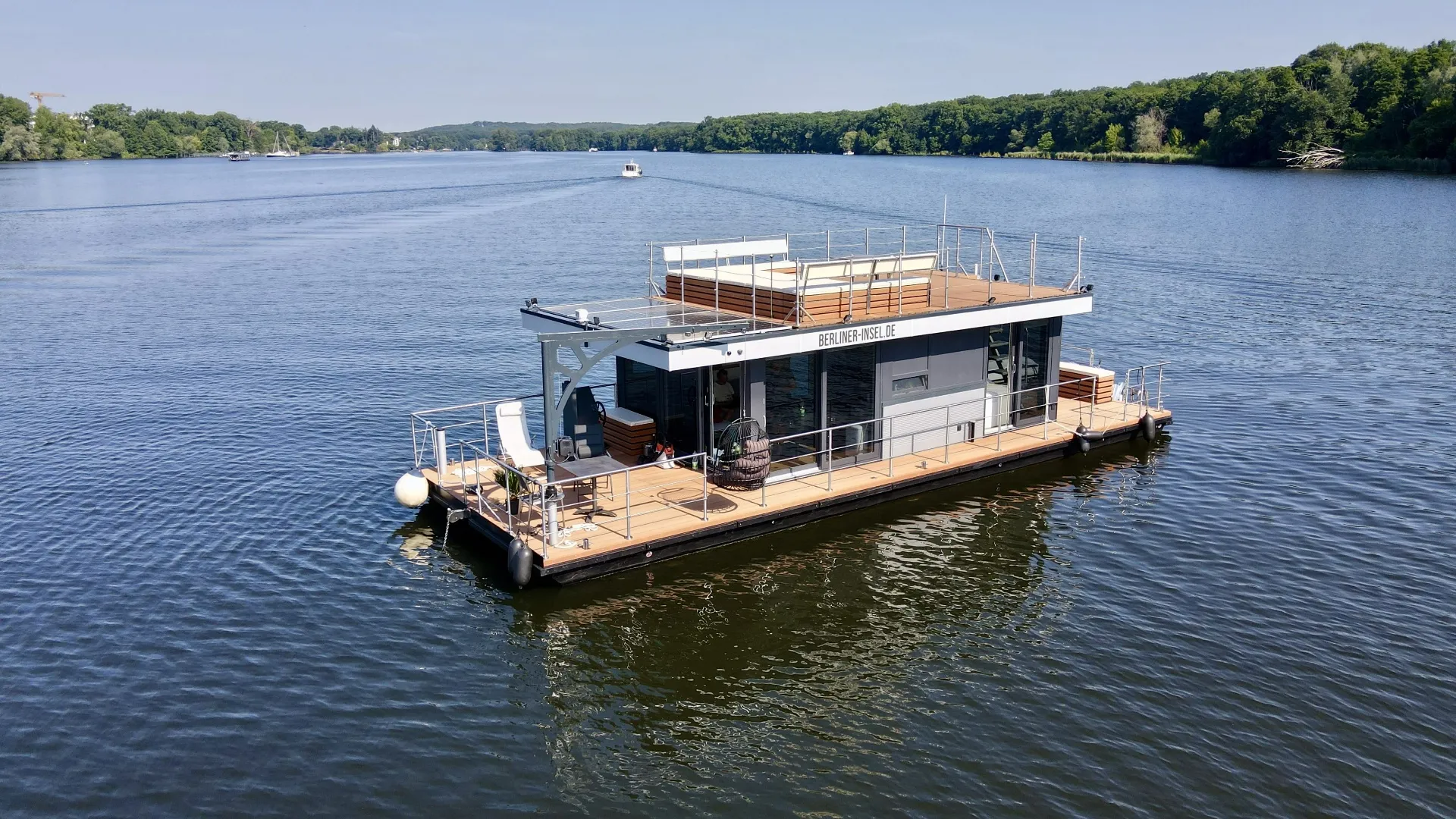 Hausboot vs. Hotel