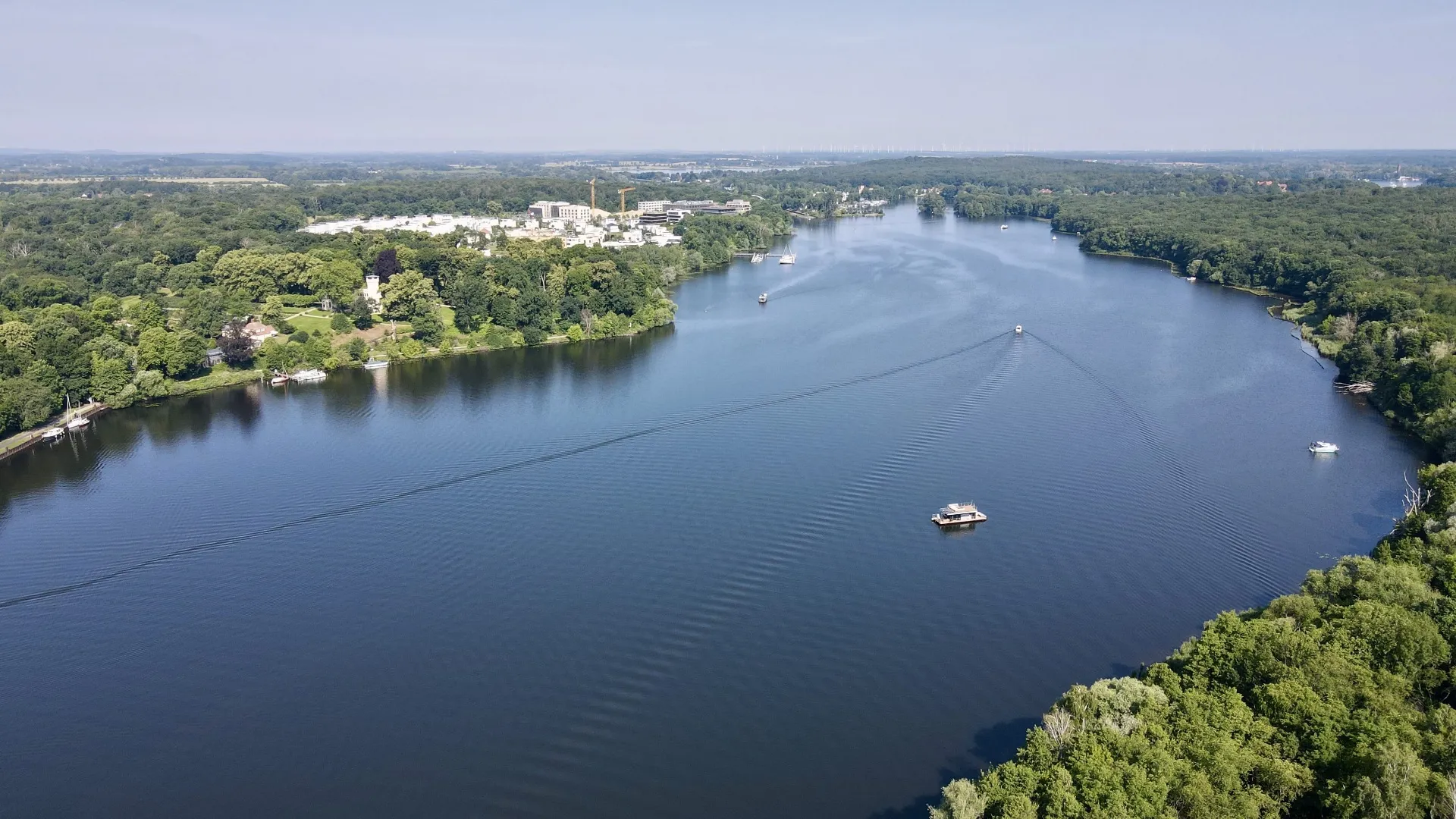 Panorama des Jungfernsees bei Potsdam vom Hausboot